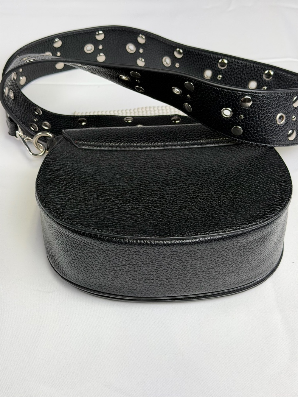 Steve Madden Black Pebbled Satchel with Silver Eyelet Grommet Trim - beautiful - Picture 4 of 12